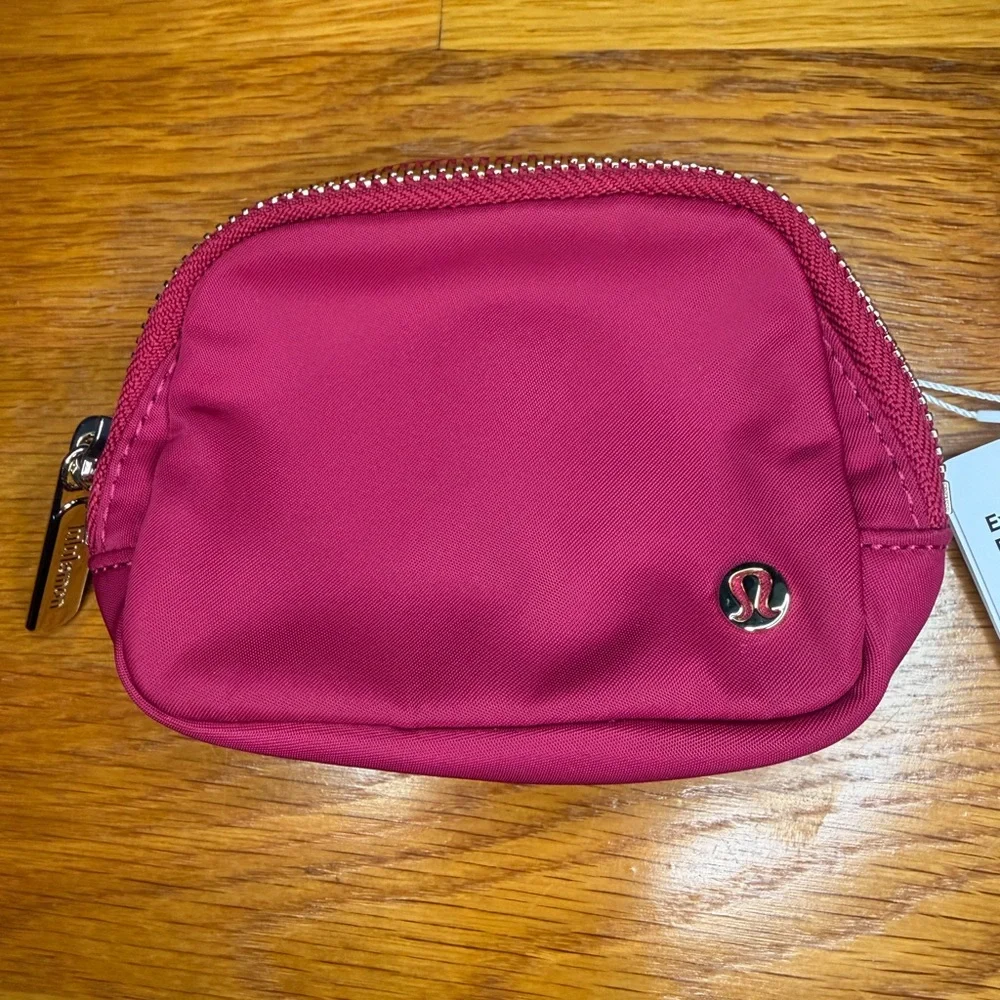 Lululemon Everywhere Belt Bag Nano Pink | NWT | Mini Crossbody Pouch Keychain - Picture 2 of 6